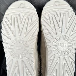 Brand new never worn bc they didn’t fit my feet